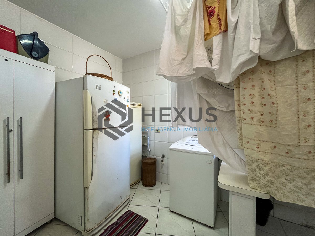 Foto 43 de Apartamento frente mar com varanda vista mar nas Pitangueiras, Guarujá