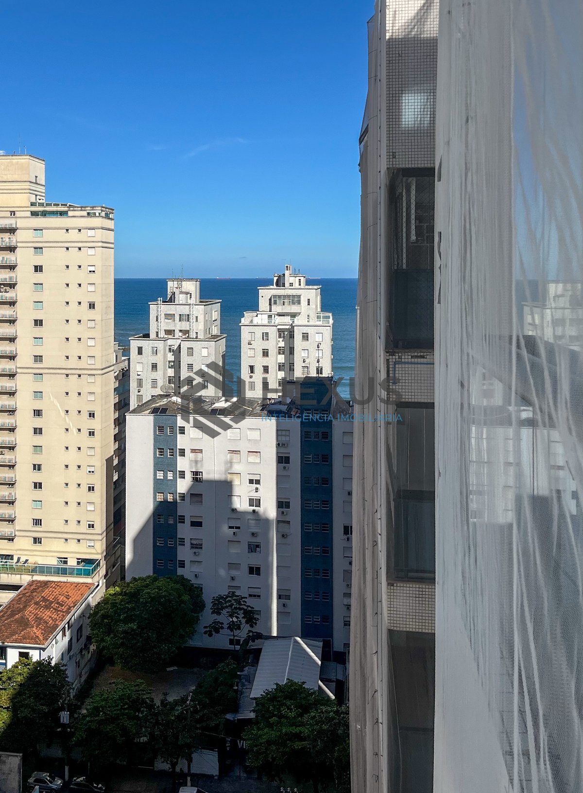 Foto 8 de Flat reformado com varanda gourmet e lazer na Pitangueiras, Guarujá