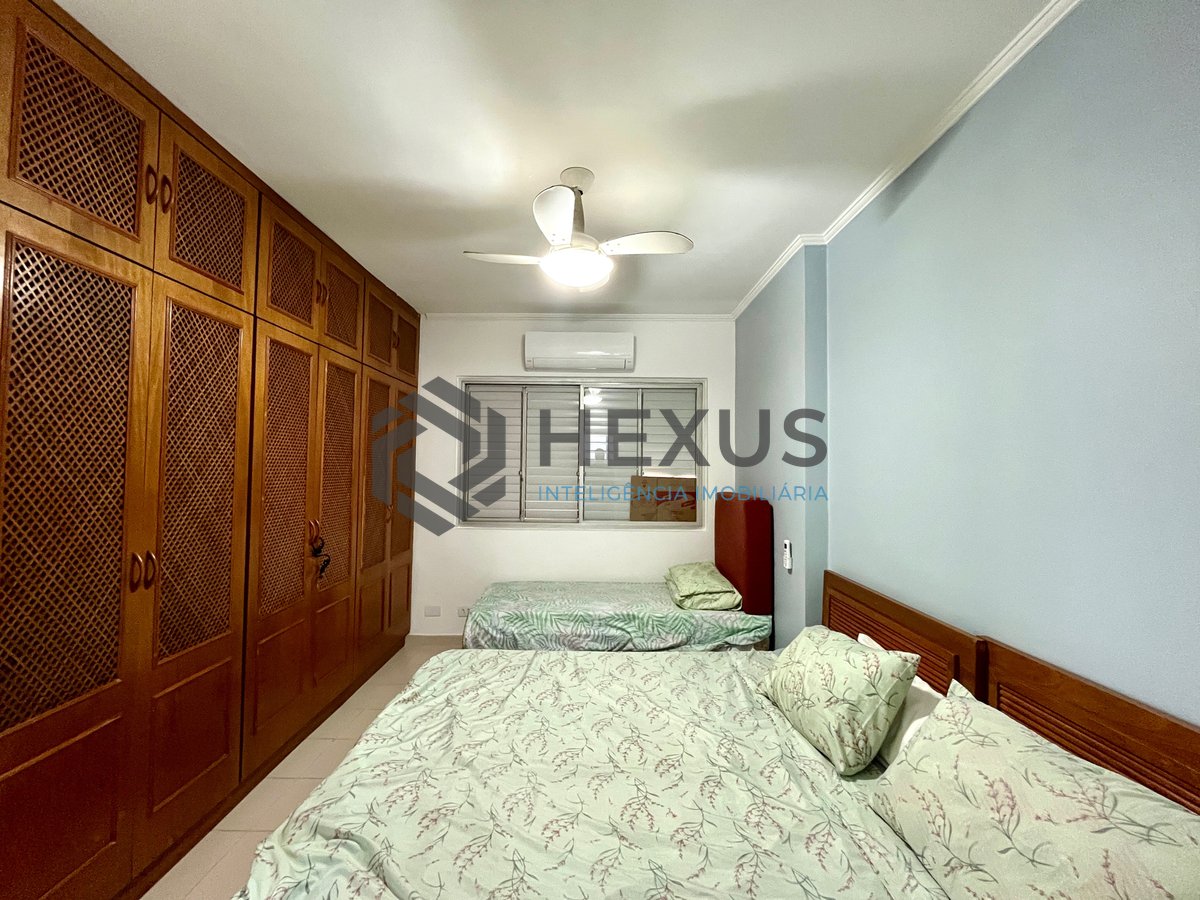 Foto 17 de Apartamento com varanda vista mar na beira mar da praia nas Pitangueiras, Guarujá