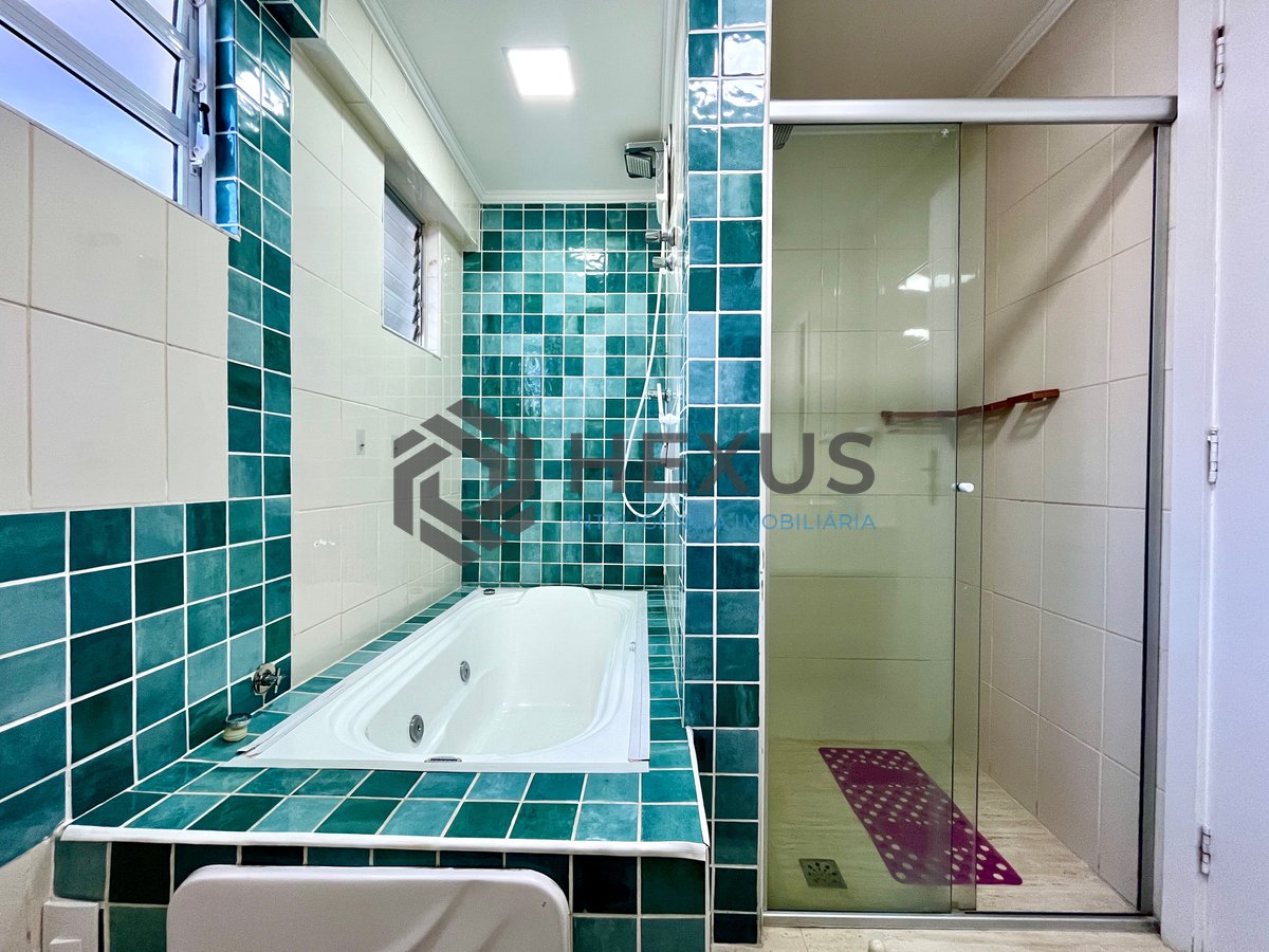 Foto 19 de Apartamento com varanda vista mar na beira mar da praia nas Pitangueiras, Guarujá
