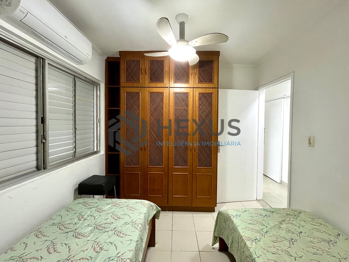 Foto 25 de Apartamento com varanda vista mar na beira mar da praia nas Pitangueiras, Guarujá