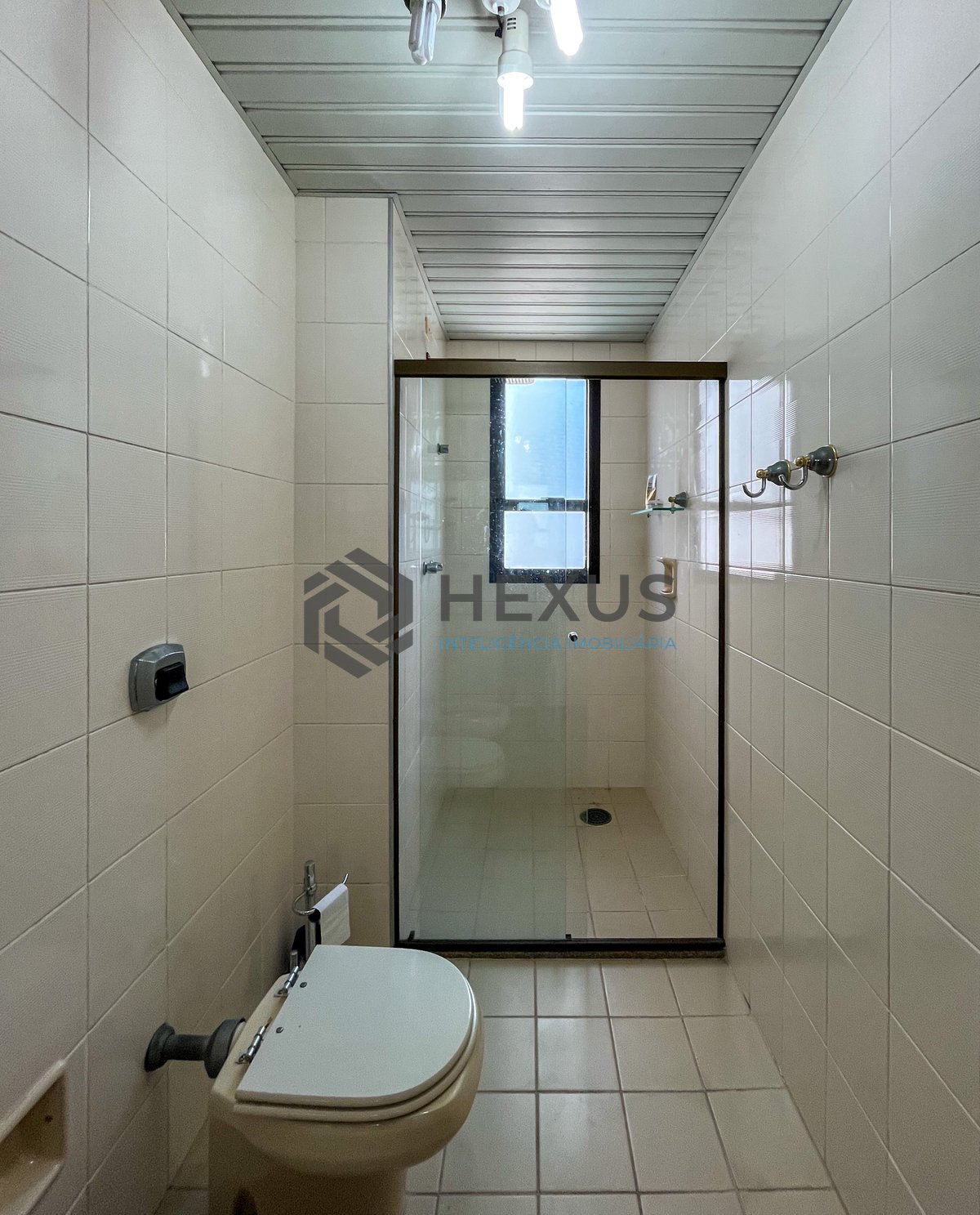Foto 35 de Apartamento frente mar com varanda e lazer no Jardim Astúrias, Guarujá