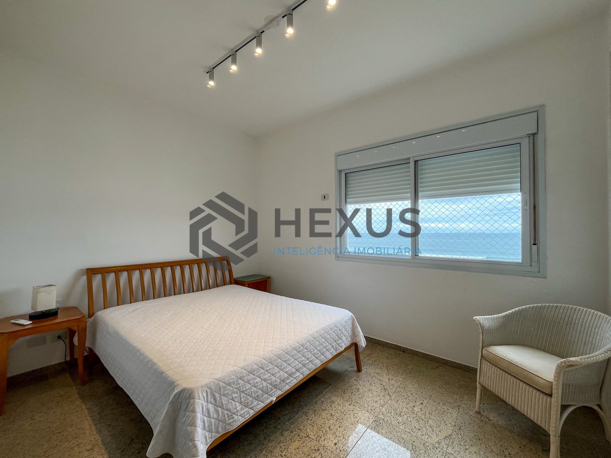 Foto 11 de Apartamento reformado frente mar com varanda vista mar nas Pitangueiras, Guarujá