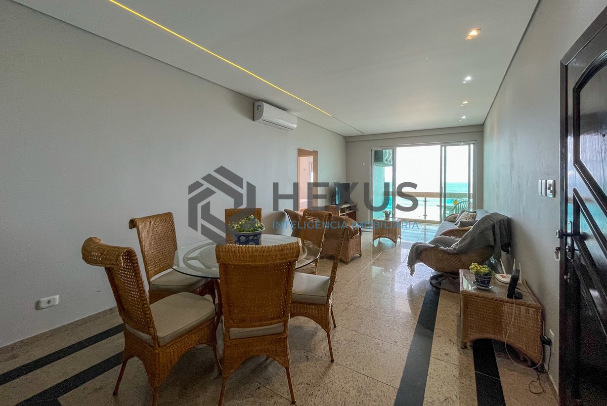 Foto 4 de Apartamento reformado frente mar com varanda vista mar nas Pitangueiras, Guarujá