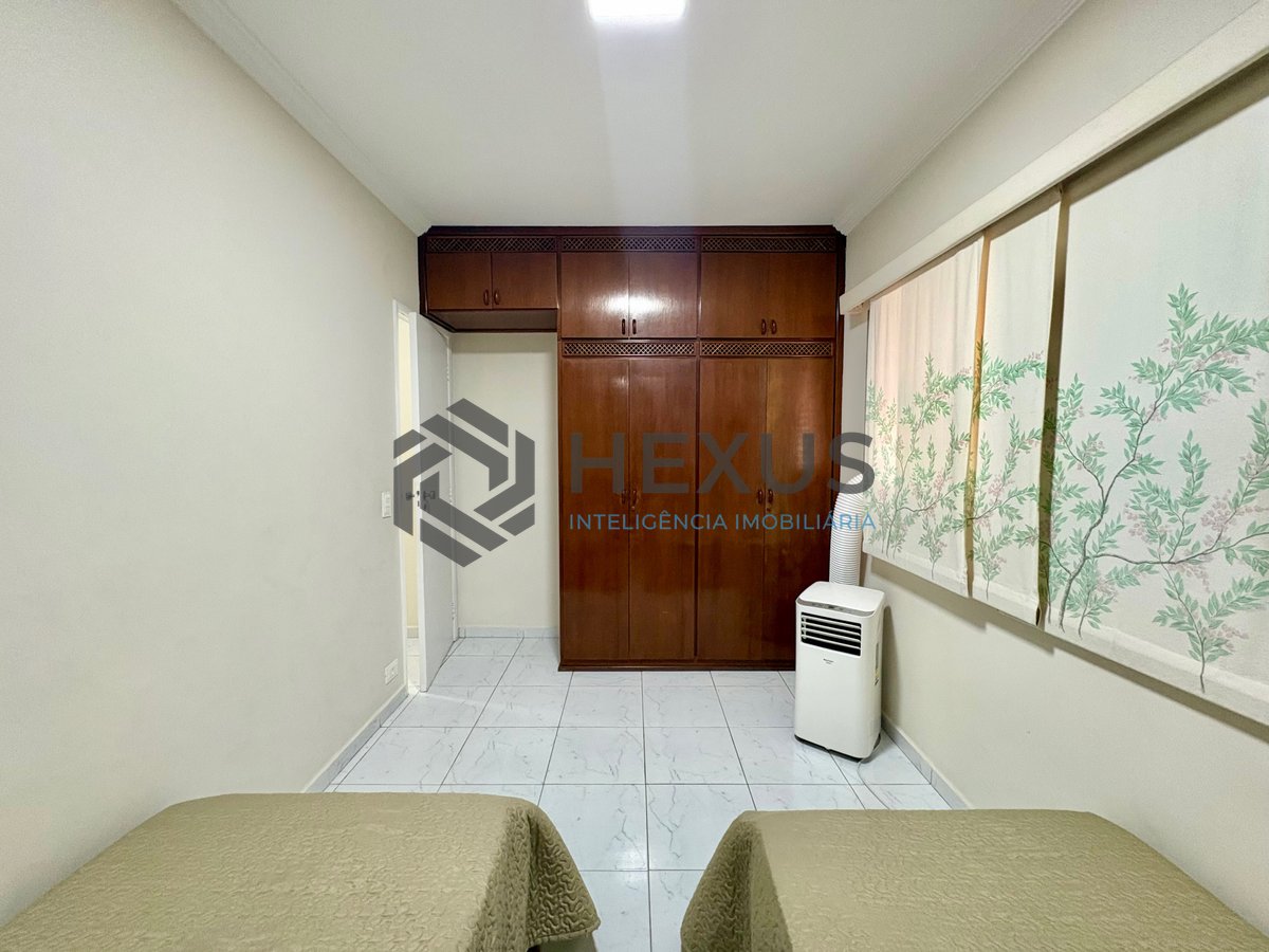 Foto 13 de Apartamento reformado com varanda na Enseada, Guarujá