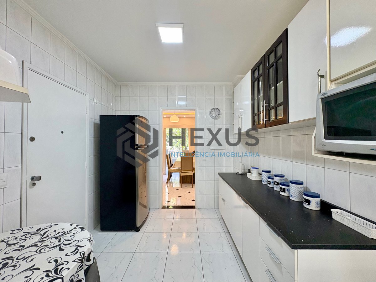 Foto 20 de Apartamento reformado com varanda na Enseada, Guarujá