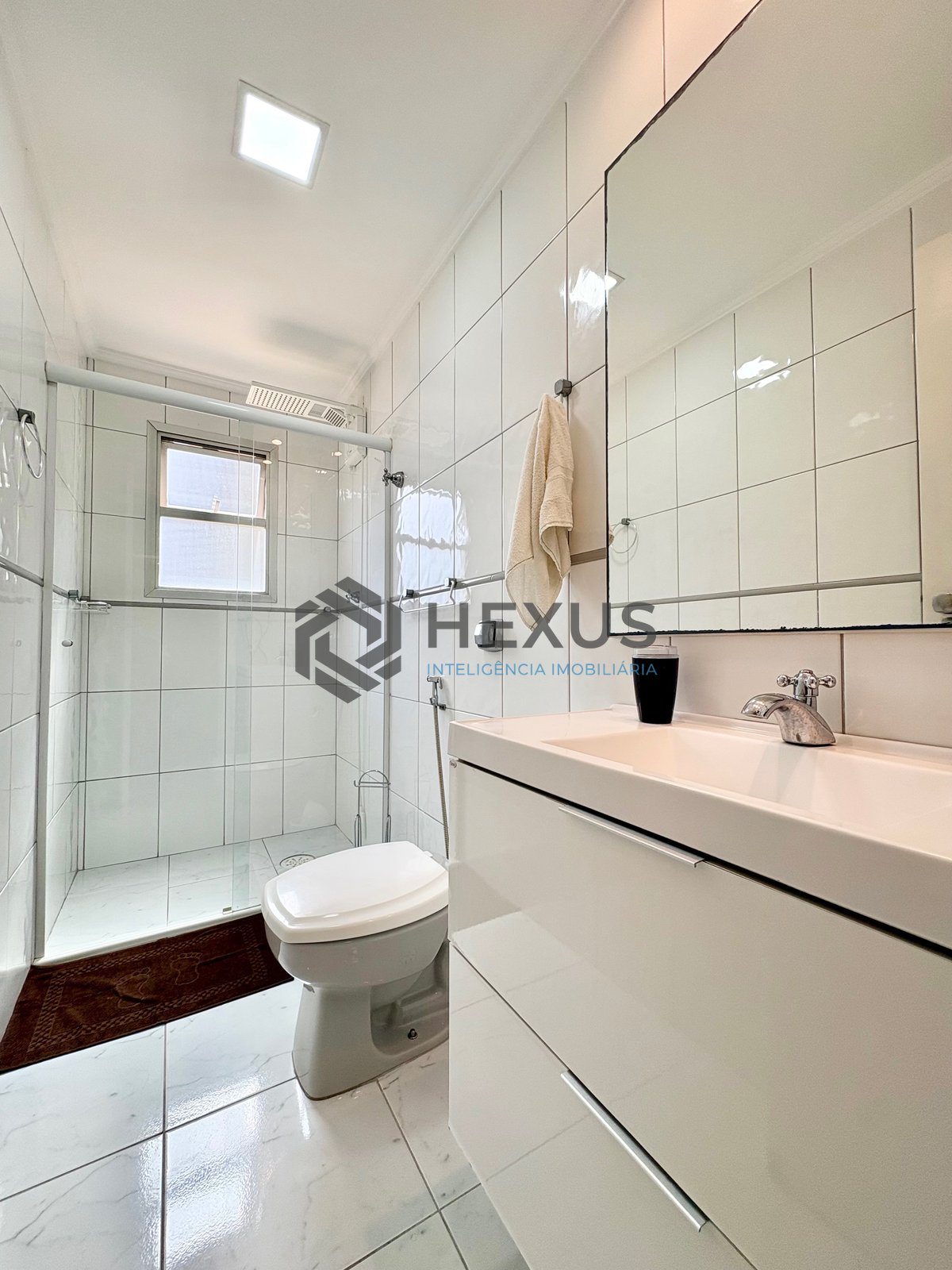 Foto 8 de Apartamento reformado com varanda na Enseada, Guarujá