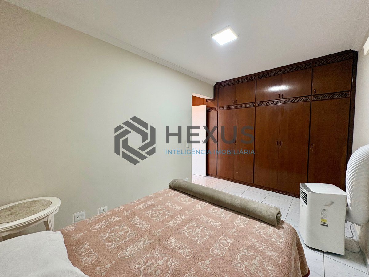 Foto 10 de Apartamento reformado com varanda na Enseada, Guarujá