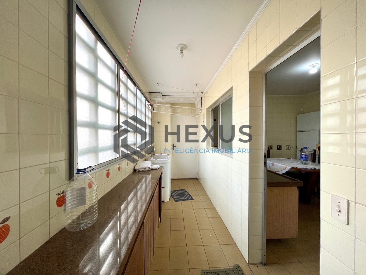 Foto 19 de Apartamento com varanda a 1 quadra do mar nas Pitangueiras, Guarujá