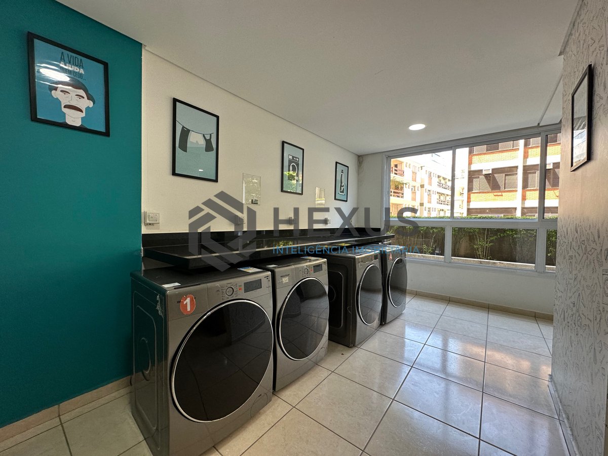 Foto 36 de Apartamento com varanda gourmet e vista mar a 600m da praia na Enseada, Guarujá