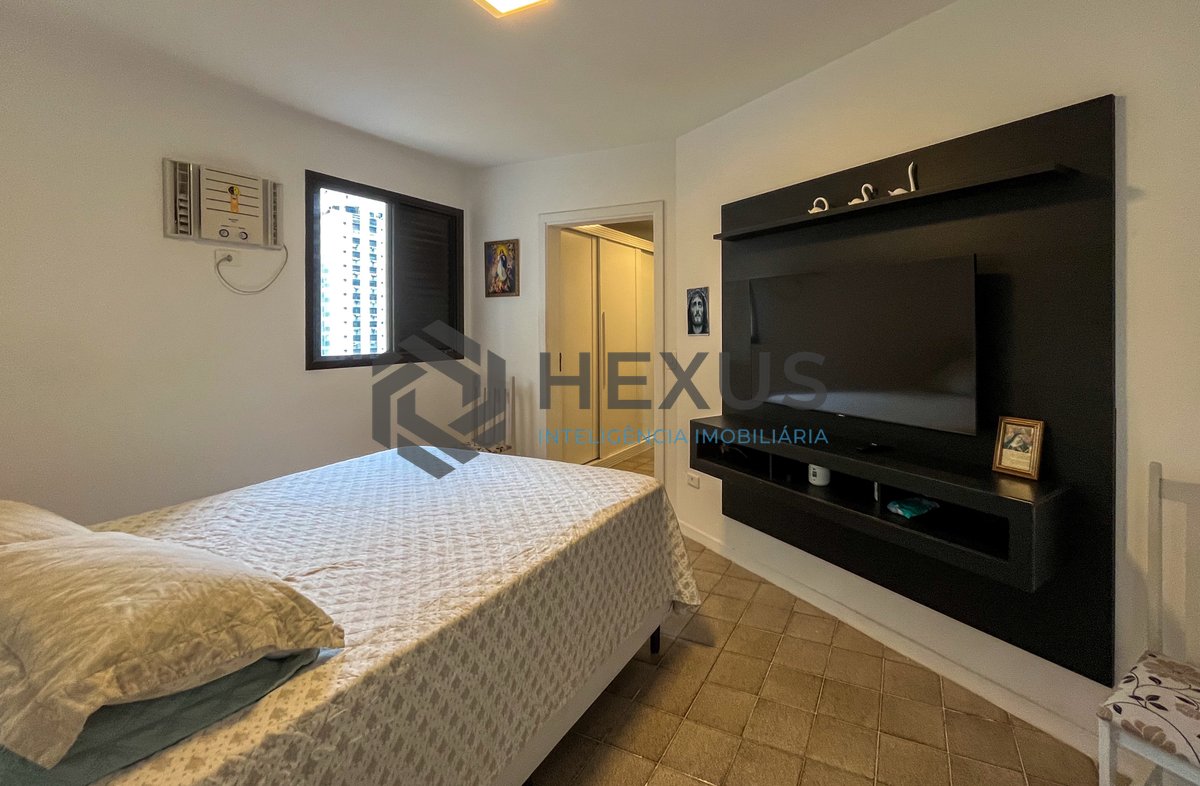 Foto 18 de Apartamento com varanda e lazer nas Pitangueiras, Guarujá