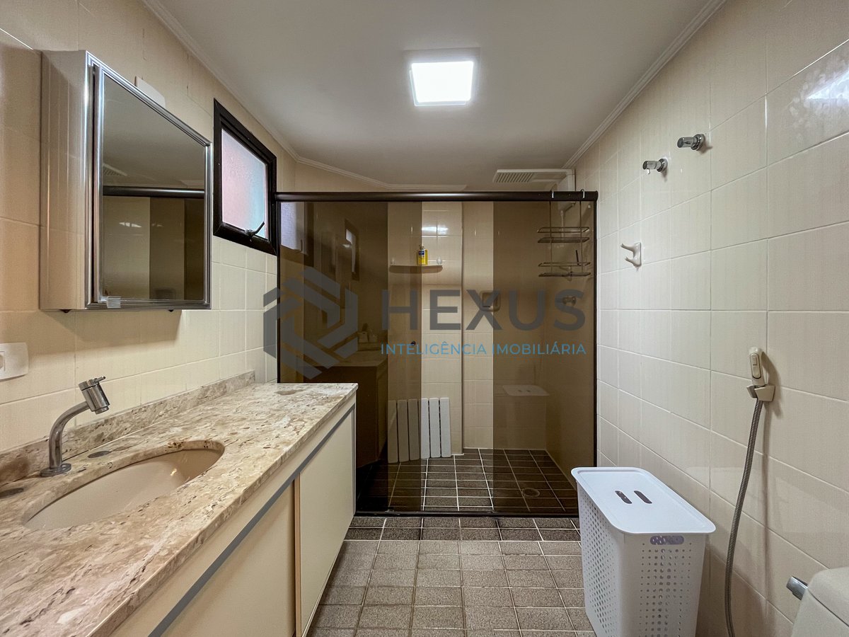 Foto 25 de Apartamento com varanda e lazer nas Pitangueiras, Guarujá