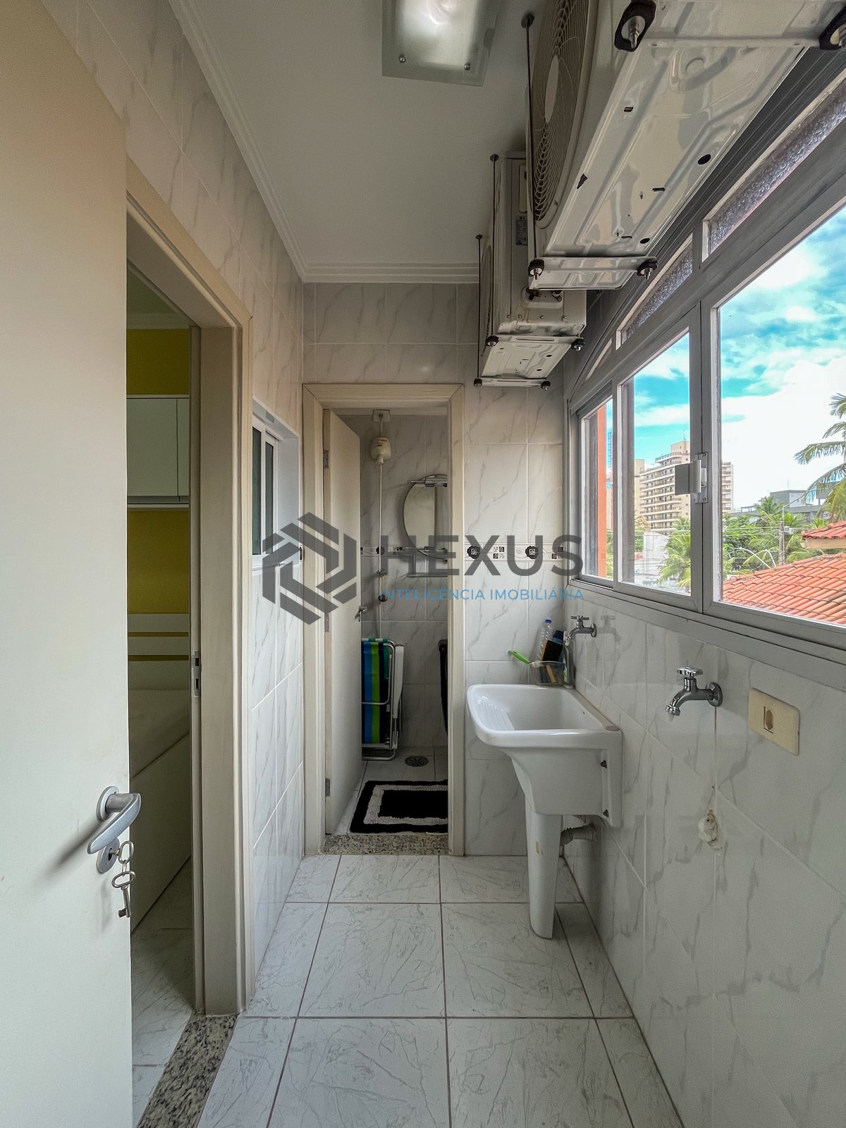 Foto 16 de Apartamento com varanda na Enseada, Guarujá