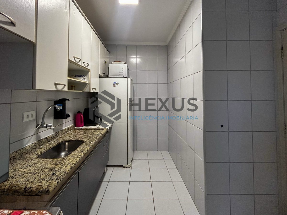 Foto 18 de Apartamento com varanda e lazer a 150m da praia na Enseada, Guarujá