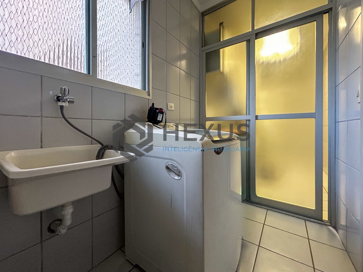 Foto 23 de Apartamento com varanda e lazer a 150m da praia na Enseada, Guarujá