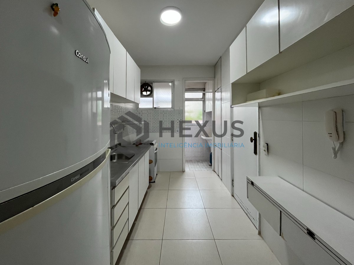 Foto 20 de Apartamento com varanda a 1 quadra do mar nas Pitangueiras, Guarujá