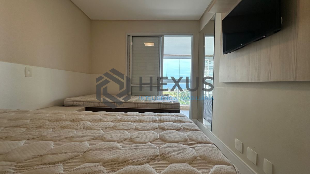 Foto 12 de Apartamento com varanda e lazer a 200m da praia nas Pitangueiras, Guarujá