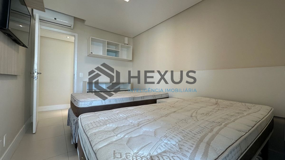 Foto 13 de Apartamento com varanda e lazer a 200m da praia nas Pitangueiras, Guarujá