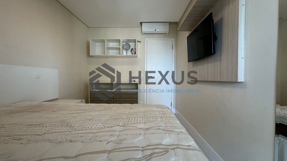 Foto 16 de Apartamento com varanda e lazer a 200m da praia nas Pitangueiras, Guarujá