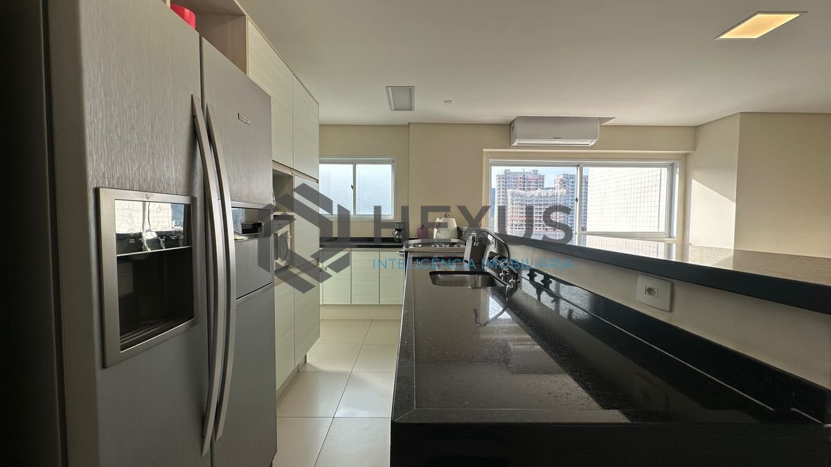 Foto 5 de Apartamento com varanda e lazer a 200m da praia nas Pitangueiras, Guarujá
