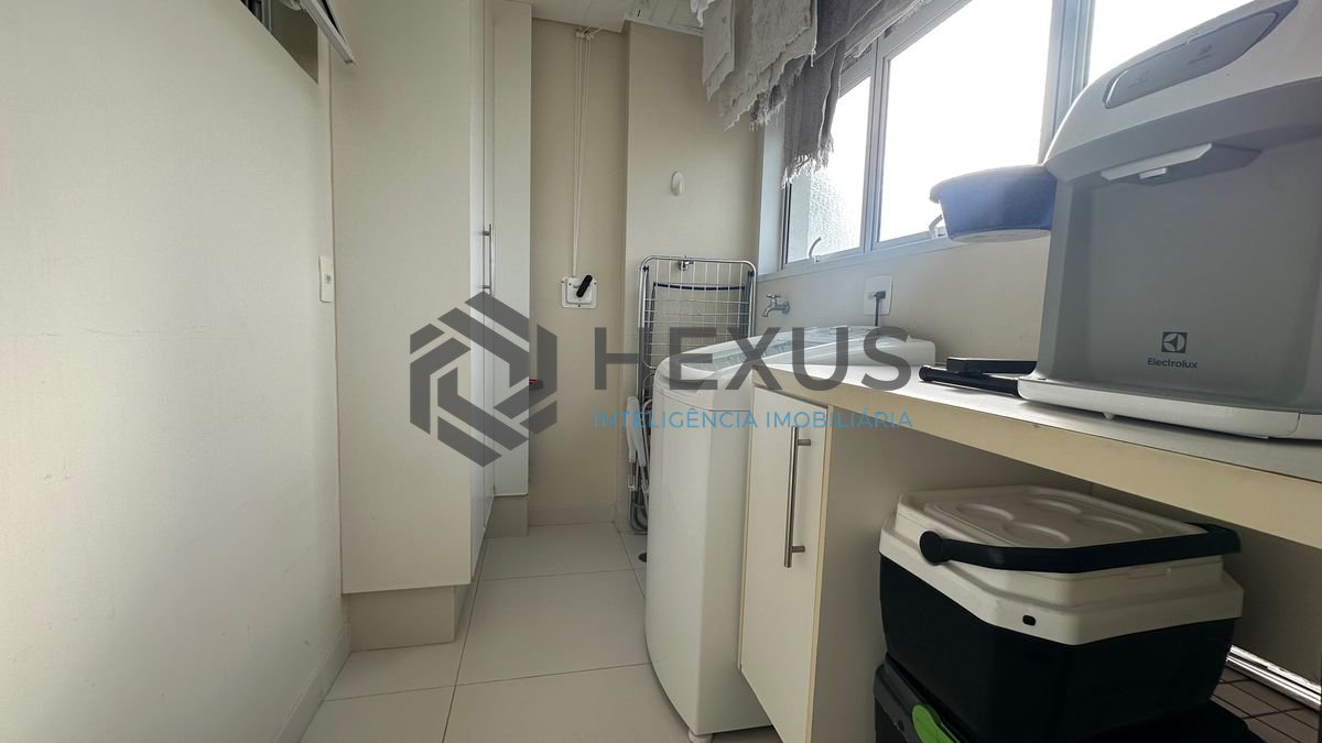 Foto 7 de Apartamento com varanda e lazer a 200m da praia nas Pitangueiras, Guarujá
