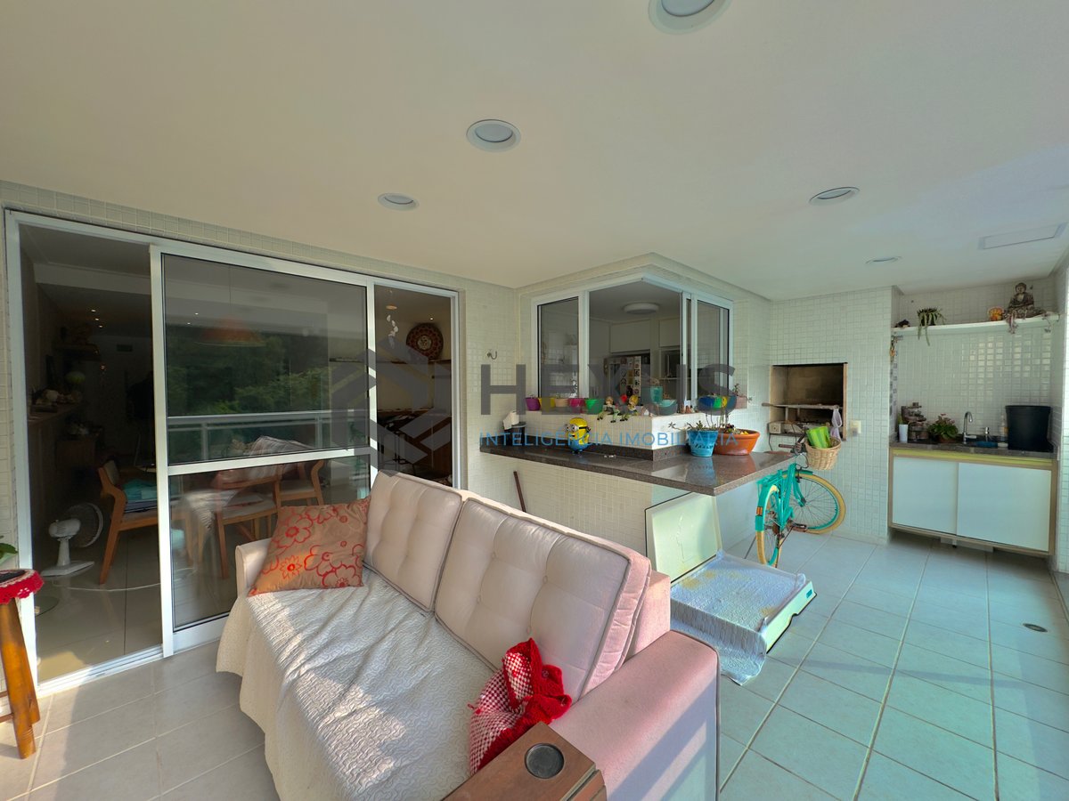 Foto 3 de Apartamento com varanda gourmet com lazer a 2 quadras do mar nas Pitangueiras, Guarujá