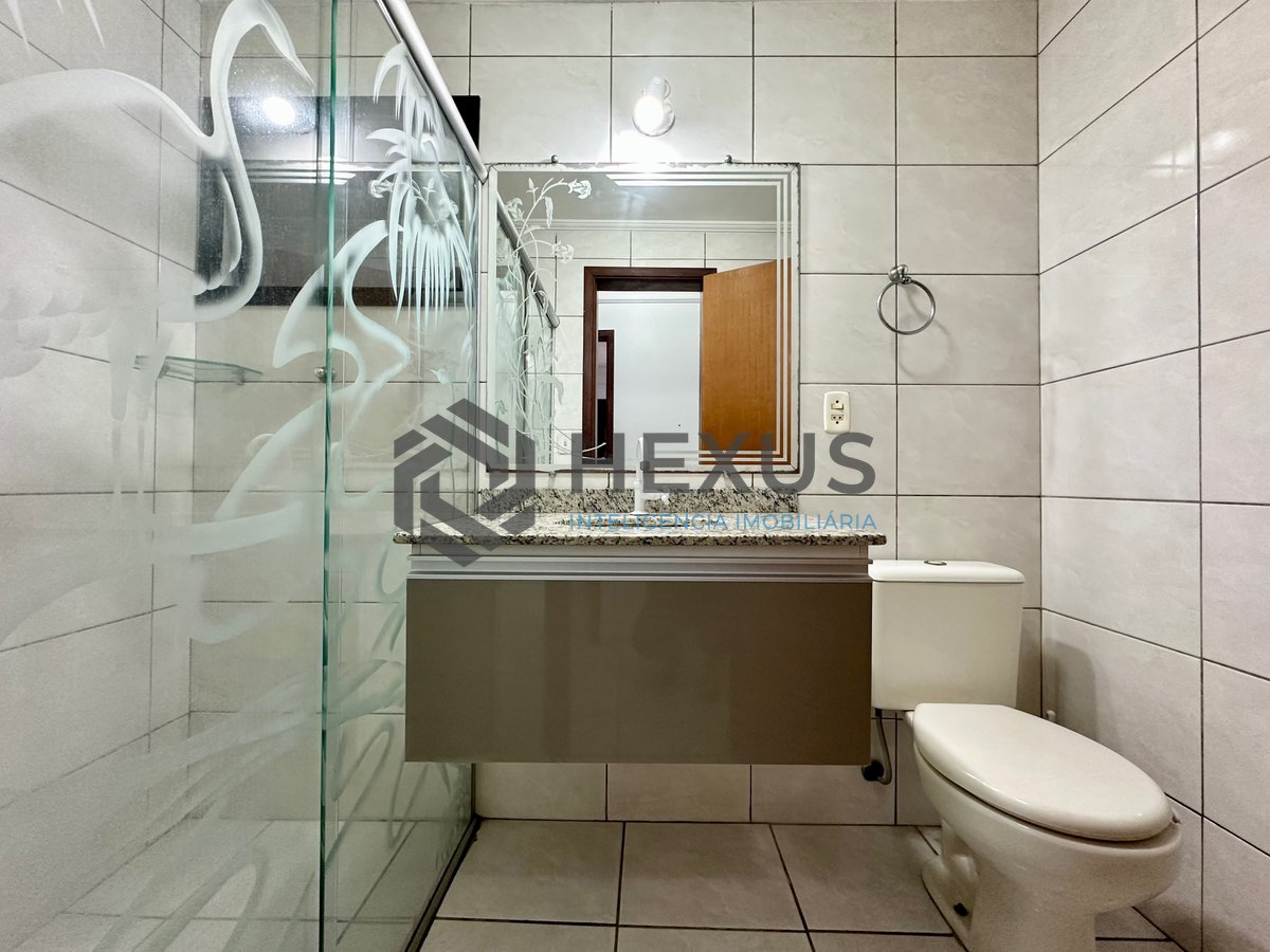 Foto 10 de Apartamento com varanda e lazer a 340m da praia na Enseada, Guarujá