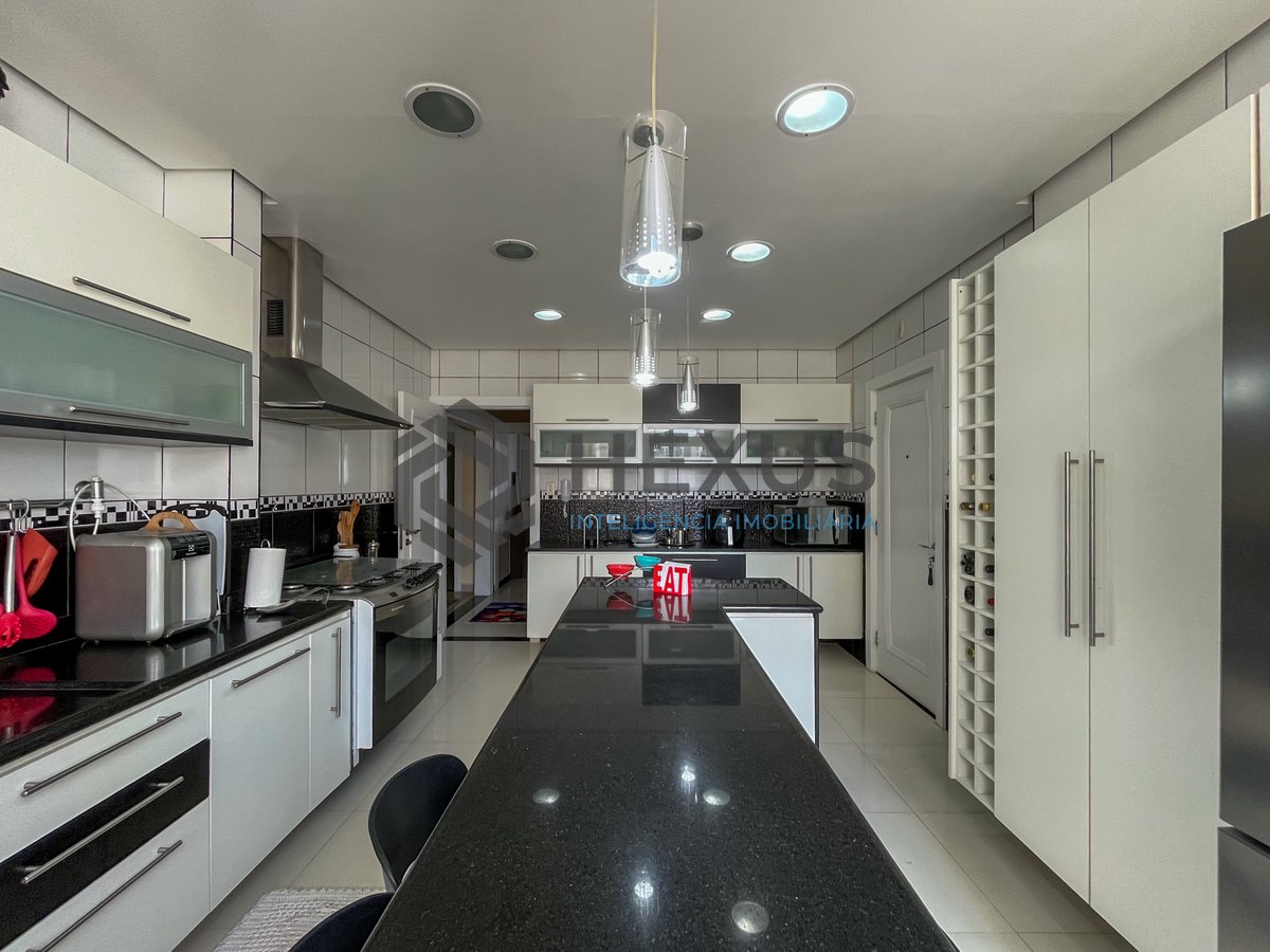 Foto 41 de Apartamento reformado frente mar com vista mar e lazer nas Pitangueiras, Guarujá