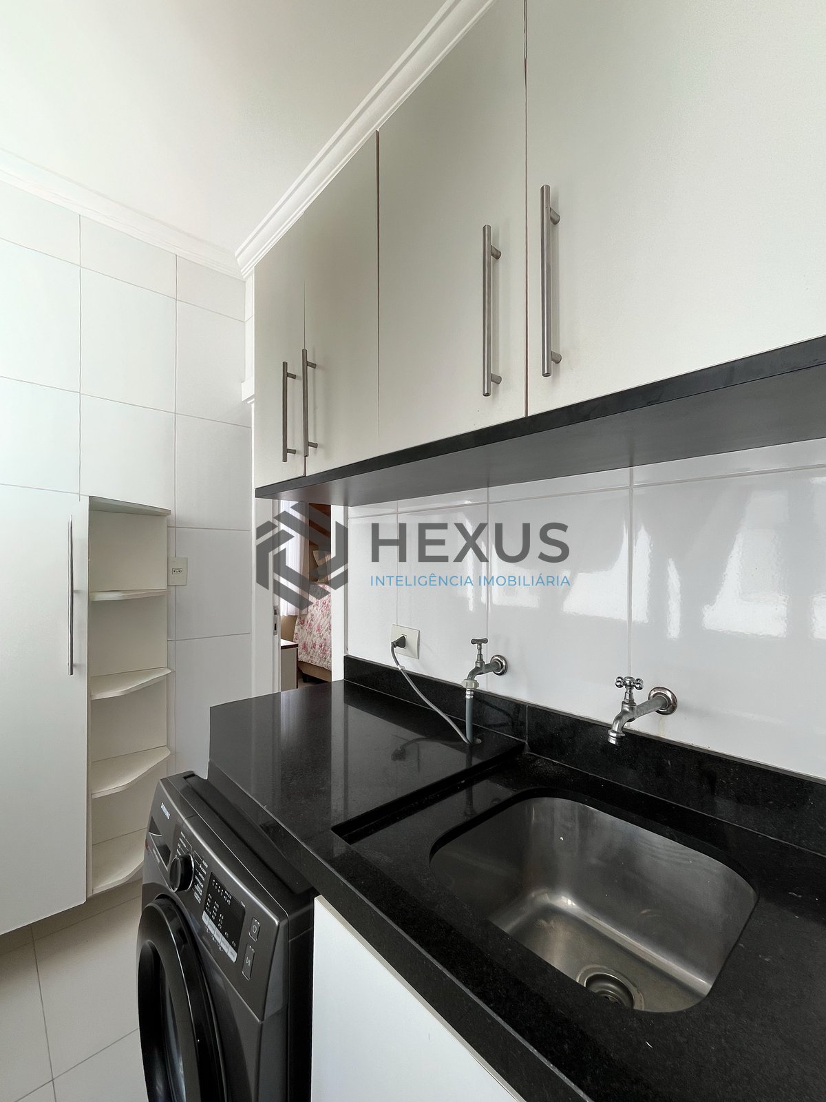 Foto 47 de Apartamento reformado frente mar com vista mar e lazer nas Pitangueiras, Guarujá