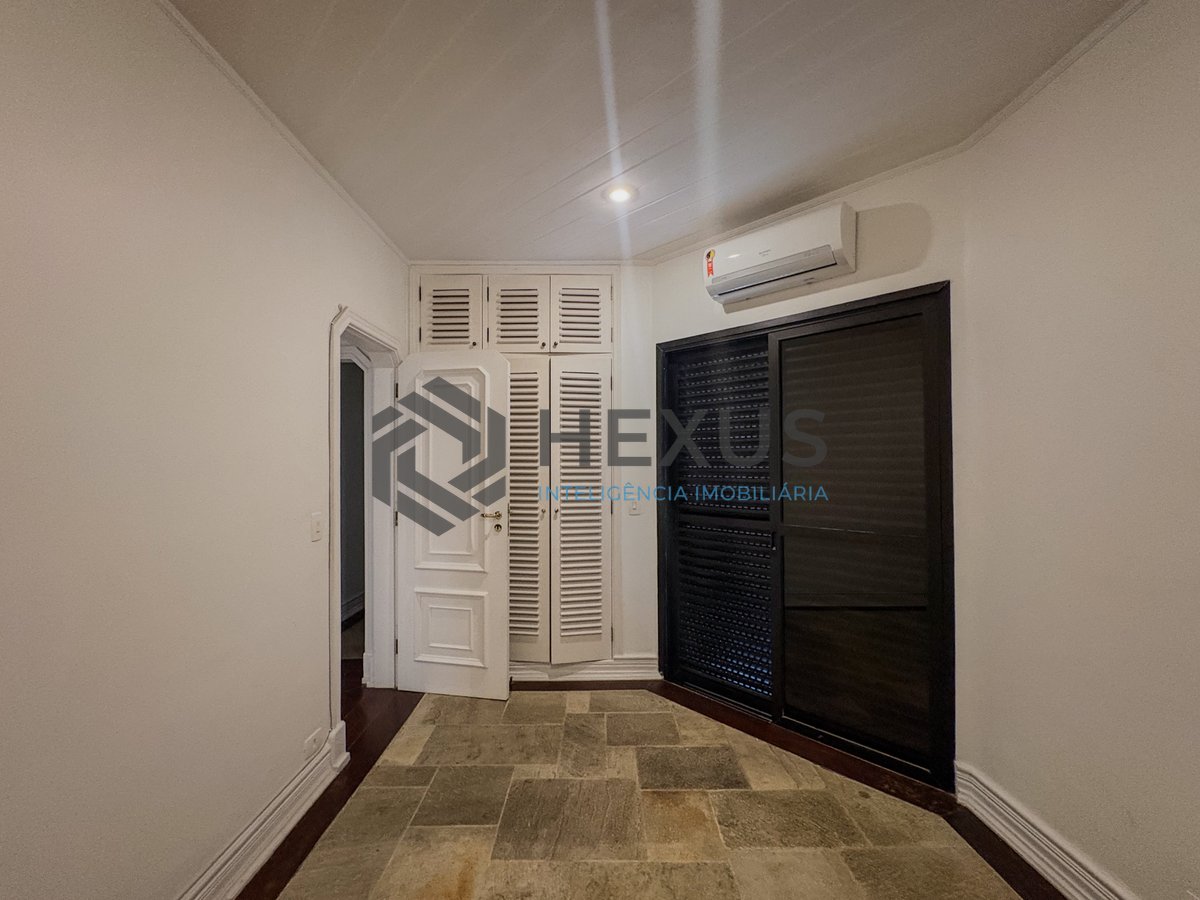 Foto 13 de Apartamento com varanda e lazer na Enseada, Guarujá