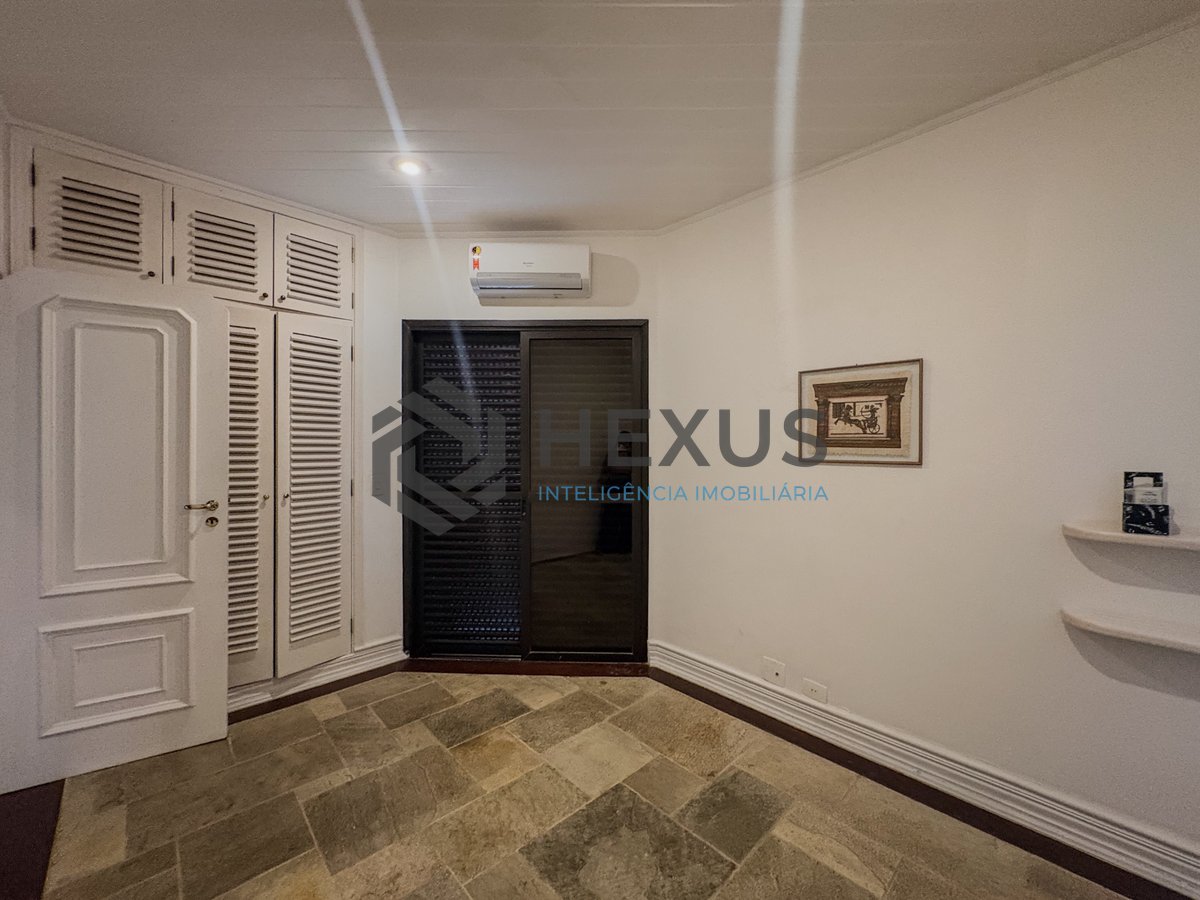Foto 15 de Apartamento com varanda e lazer na Enseada, Guarujá