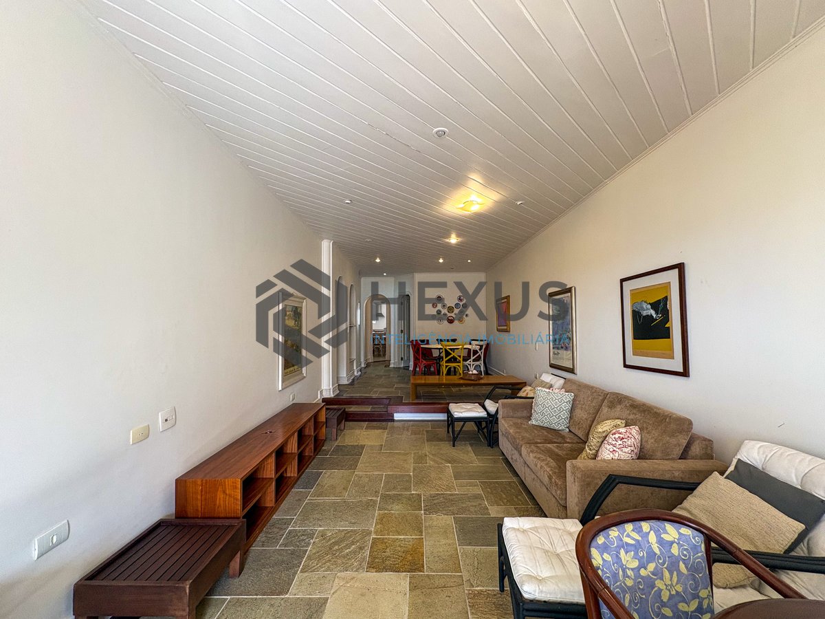 Foto 3 de Apartamento com varanda e lazer na Enseada, Guarujá