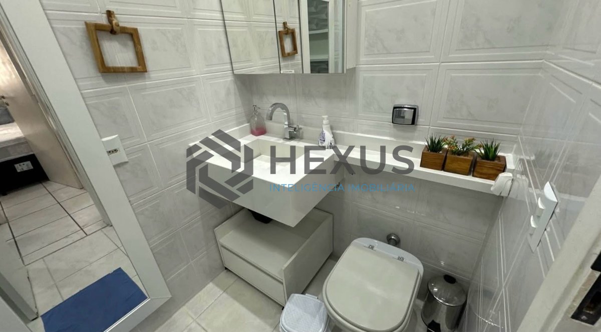 Foto 14 de Apartamento reformado com varanda gourmet vista mar e lazer a 500m da praia na Enseada, Guarujá