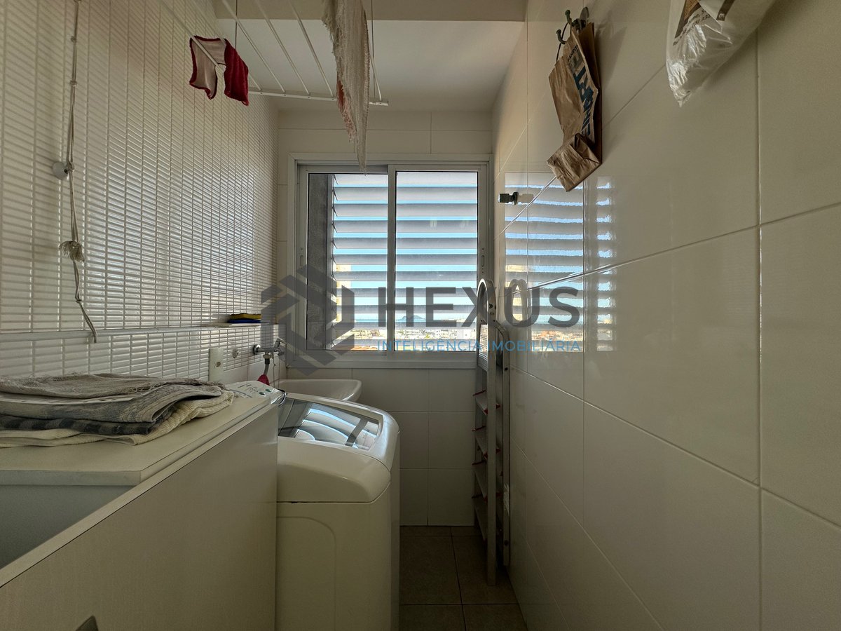 Foto 11 de Apartamento reformado com varanda gourmet vista mar e lazer a 500m da praia na Enseada, Guarujá