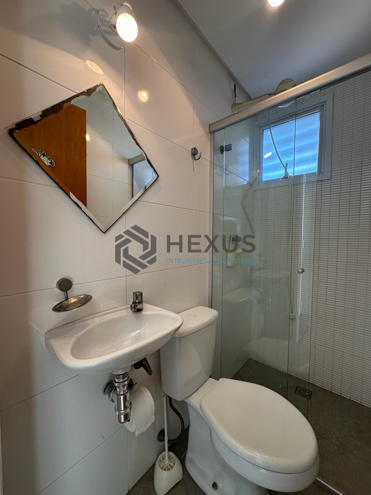 Foto 15 de Apartamento reformado com varanda gourmet vista mar e lazer a 500m da praia na Enseada, Guarujá