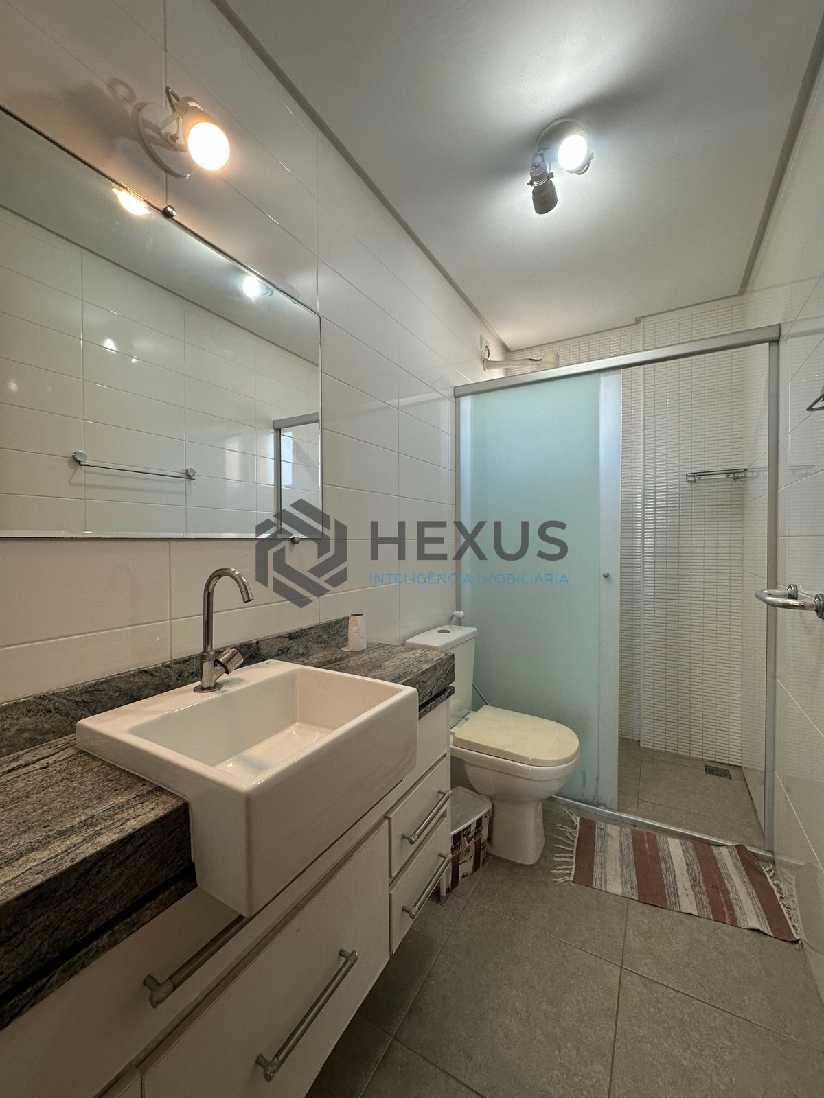 Foto 19 de Apartamento reformado com varanda gourmet vista mar e lazer a 500m da praia na Enseada, Guarujá