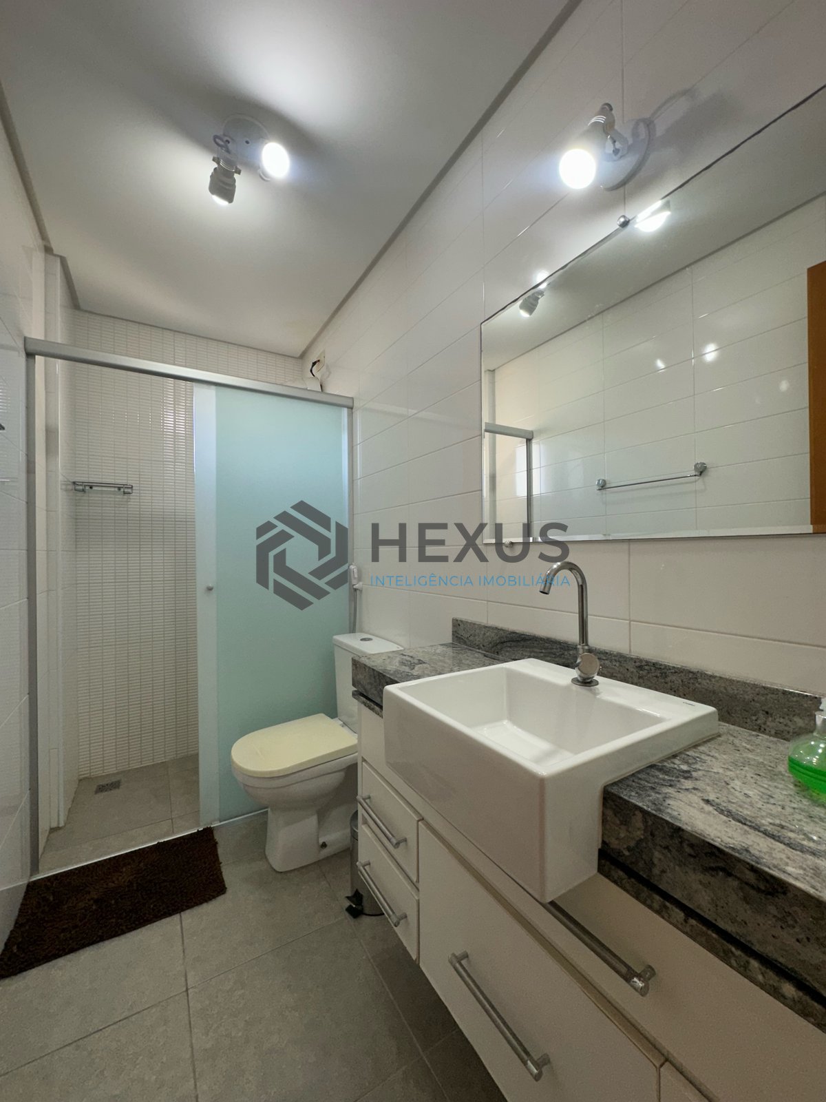 Foto 23 de Apartamento reformado com varanda gourmet vista mar e lazer a 500m da praia na Enseada, Guarujá