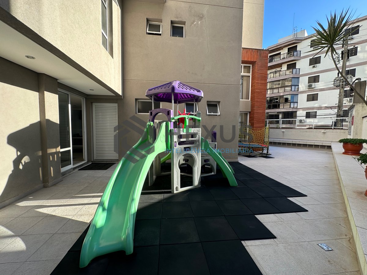 Foto 33 de Apartamento reformado com varanda gourmet vista mar e lazer a 500m da praia na Enseada, Guarujá