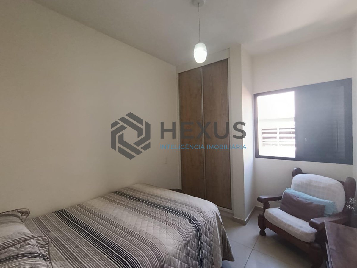 Foto 11 de Apartamento reformado com varanda e lazer na Enseada, Guarujá