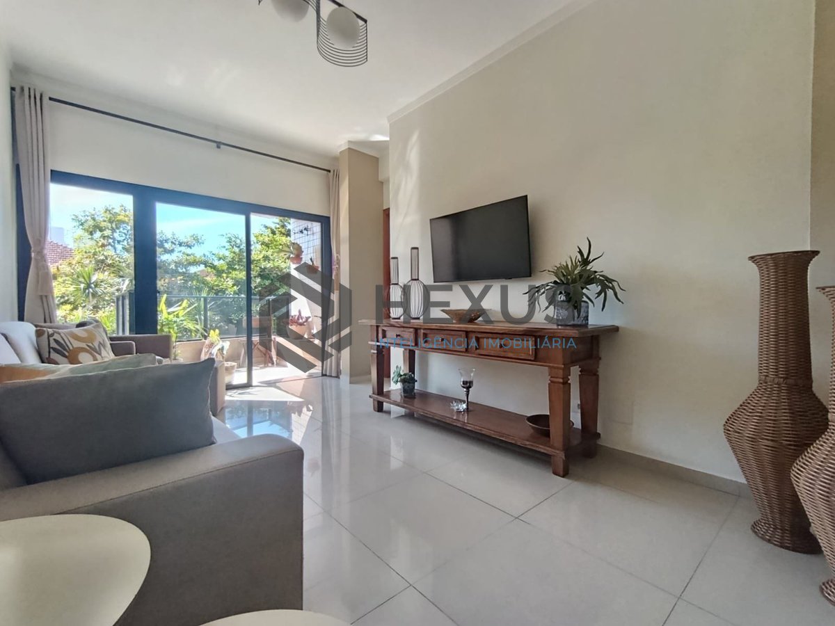 Foto 4 de Apartamento reformado com varanda e lazer na Enseada, Guarujá