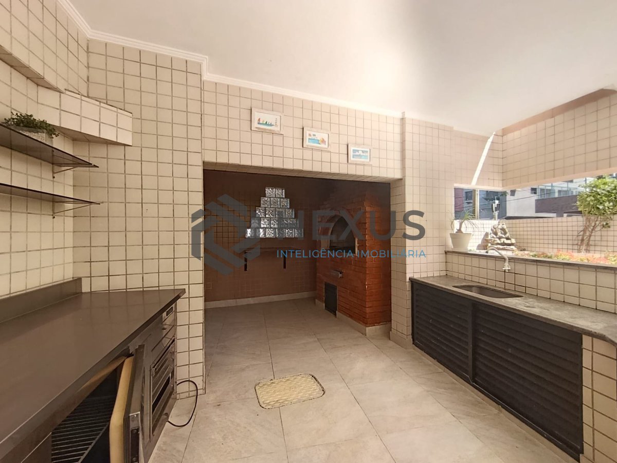 Foto 35 de Apartamento reformado com varanda e lazer na Enseada, Guarujá