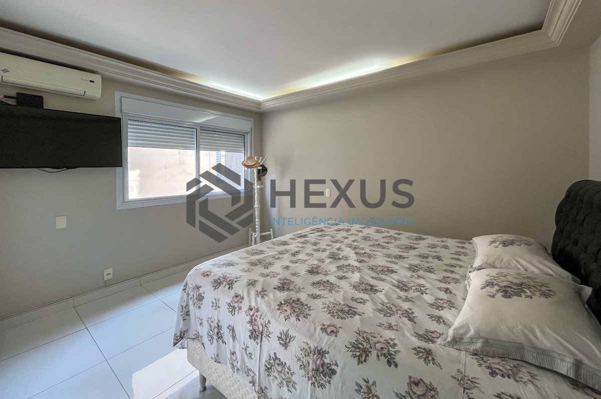 Foto 16 de Apartamento reformado frente mar com varanda vista mar e lazer no Jardim Astúrias, Guarujá