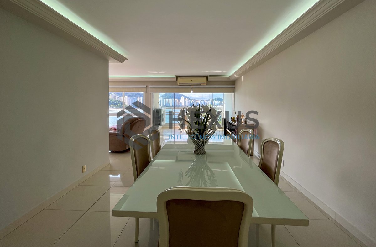 Foto 7 de Apartamento reformado frente mar com varanda vista mar e lazer no Jardim Astúrias, Guarujá