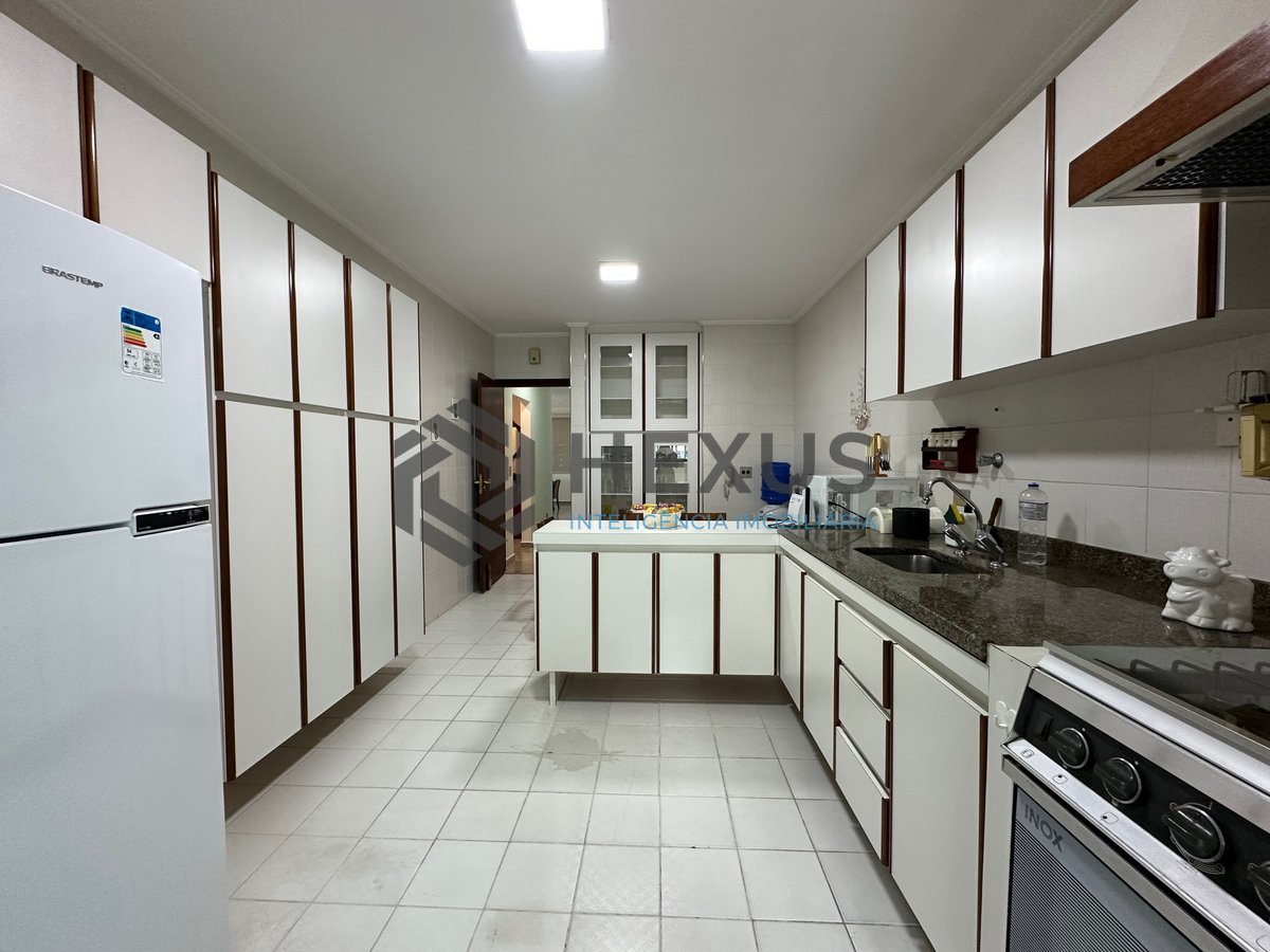 Foto 13 de Apartamento 4 suítes, 250 m da Praia da Enseada, Guarujá, SP
