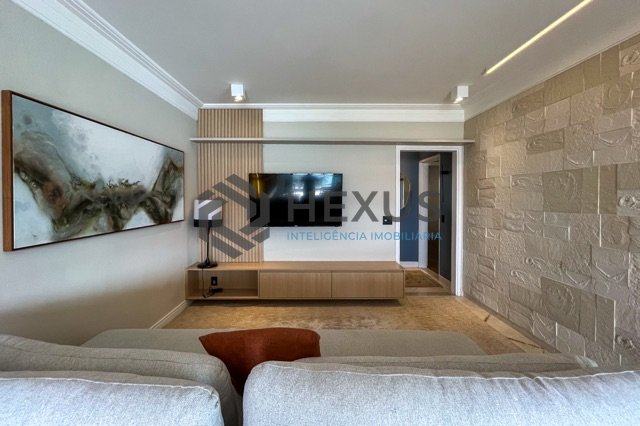Foto 4 de Apartamento reformado frente mar com varanda vista mar e lazer no Jardim Astúrias, Guarujá