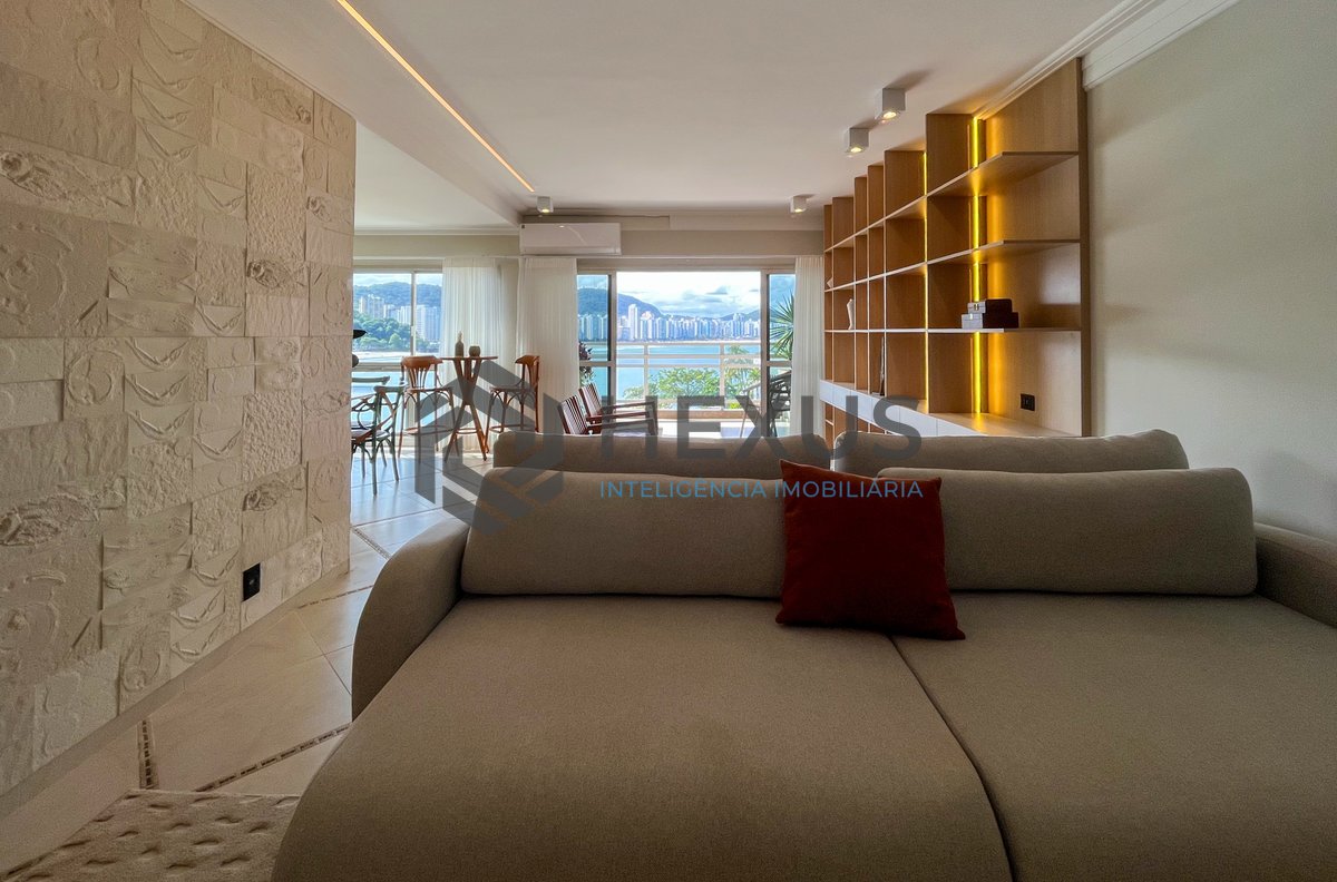 Foto 7 de Apartamento reformado frente mar com varanda vista mar e lazer no Jardim Astúrias, Guarujá
