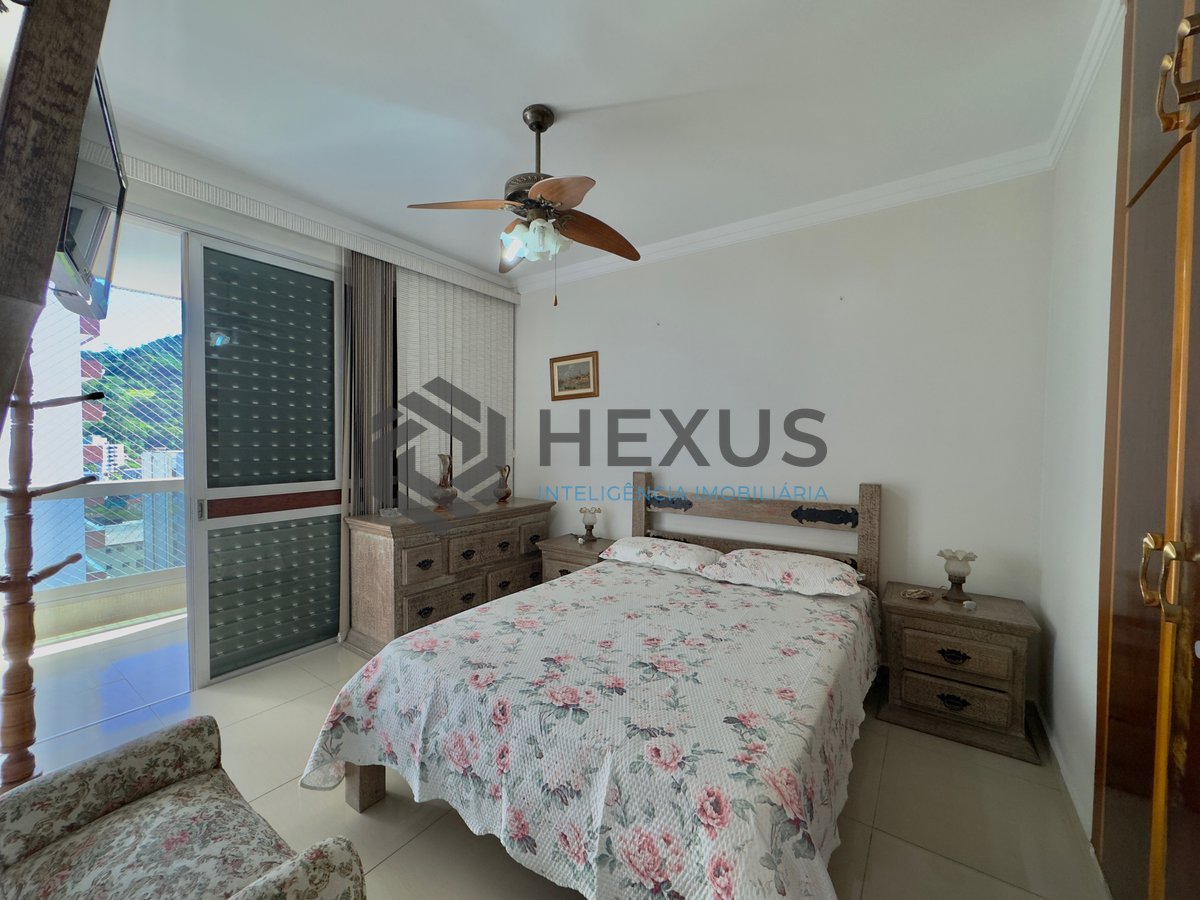 Foto 16 de Apartamento com varanda a 1 quadra da praia nas Pitangueiras, Guarujá