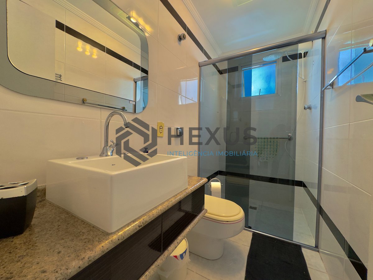 Foto 19 de Apartamento com varanda a 1 quadra da praia nas Pitangueiras, Guarujá