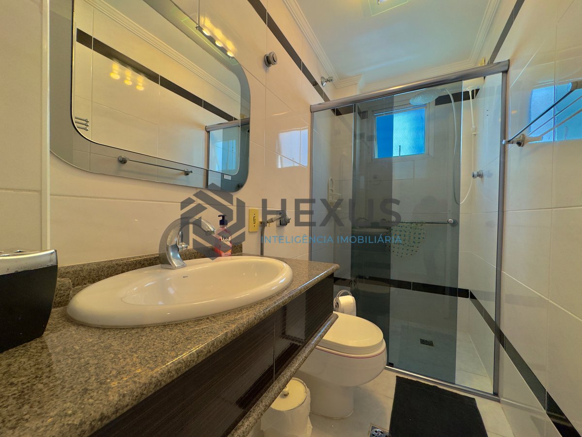 Foto 20 de Apartamento com varanda a 1 quadra da praia nas Pitangueiras, Guarujá