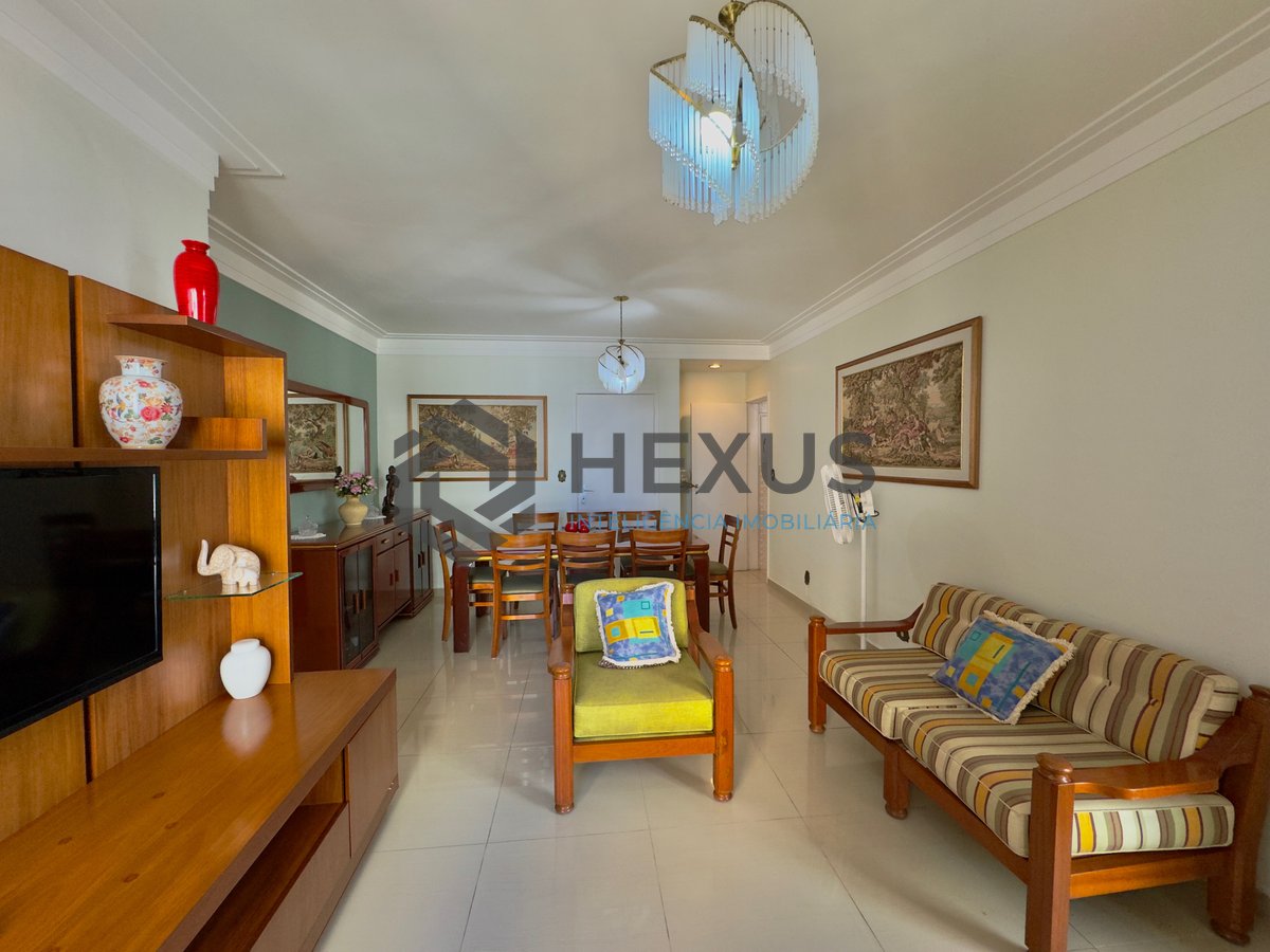 Foto 3 de Apartamento com varanda a 1 quadra da praia nas Pitangueiras, Guarujá